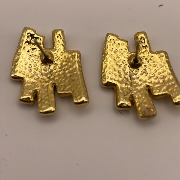 Gold Tone Enamel on Metal Stud Earrings (F106) - Picture 5 of 5